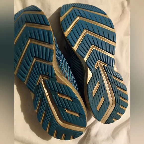Brooks Shoes - Picture 6 of 10